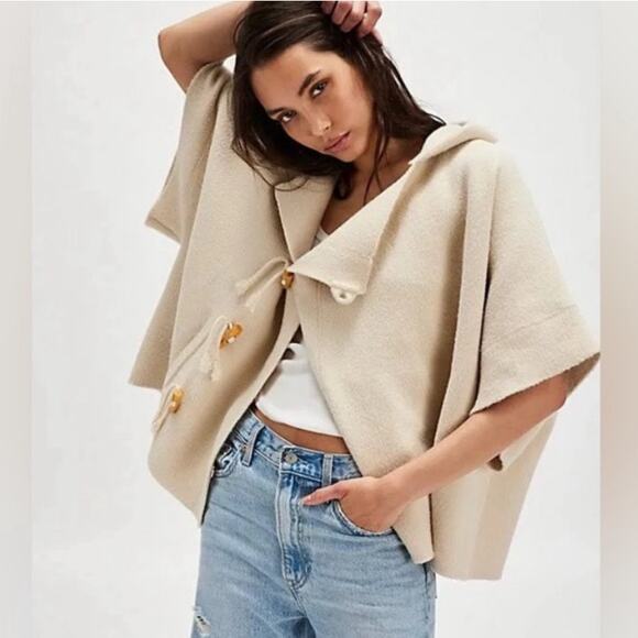 Free People Toggle Poncho Women's OS Beige Ivory Cozy Soft Hood Warm NEW - Picture 1 of 7